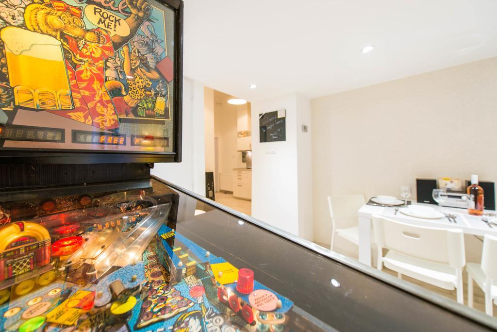 Happy Home Joy - Apartment With Free Pinball Machine Budapest Exteriör bild