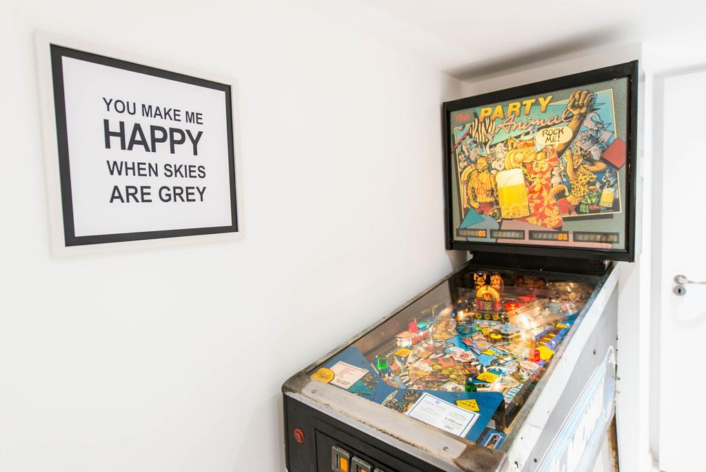 Happy Home Joy - Apartment With Free Pinball Machine Budapest Exteriör bild