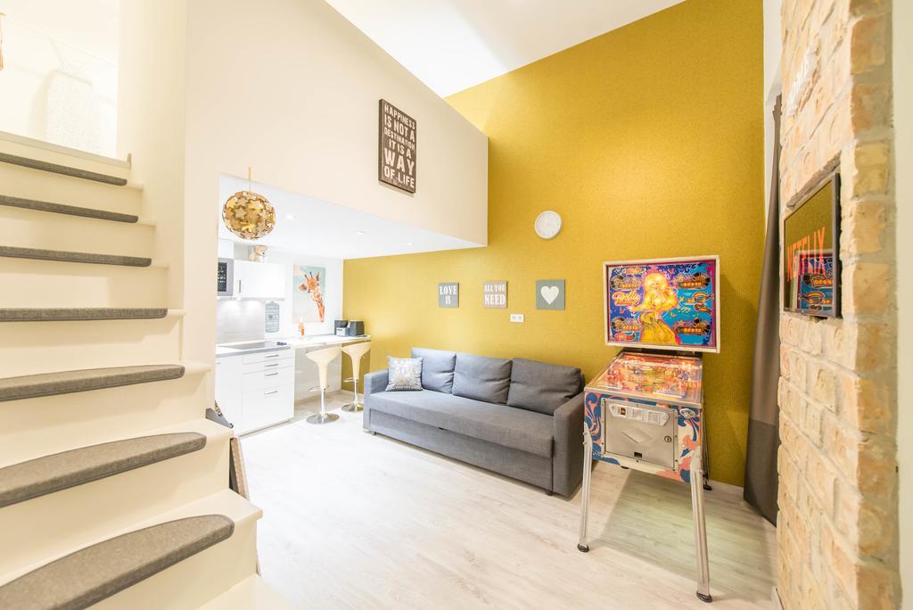 Happy Home Joy - Apartment With Free Pinball Machine Budapest Exteriör bild