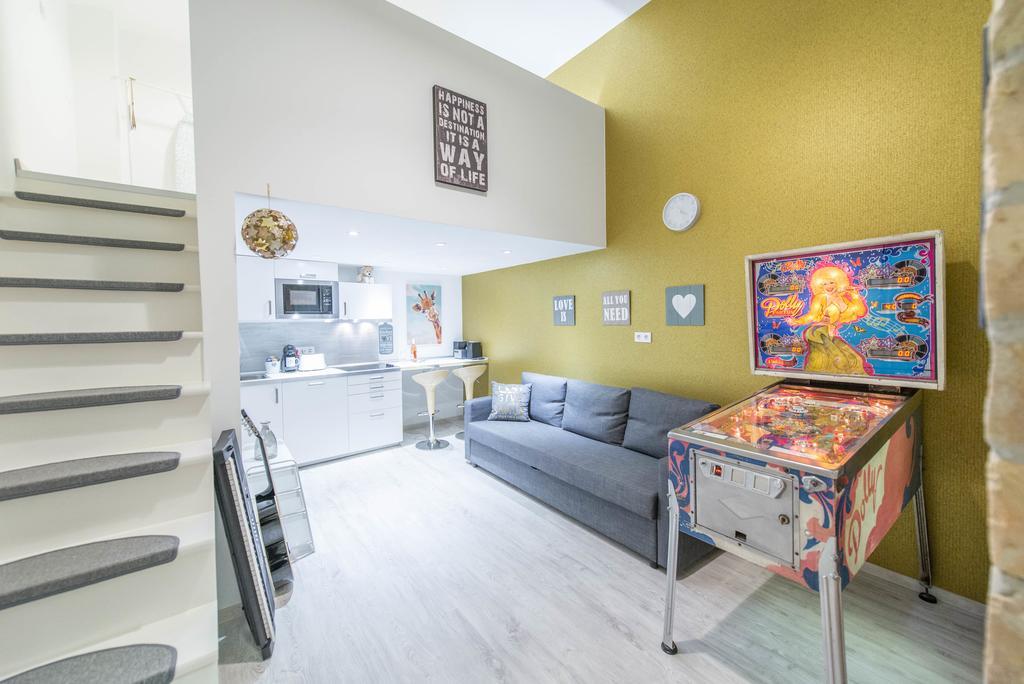 Happy Home Joy - Apartment With Free Pinball Machine Budapest Exteriör bild